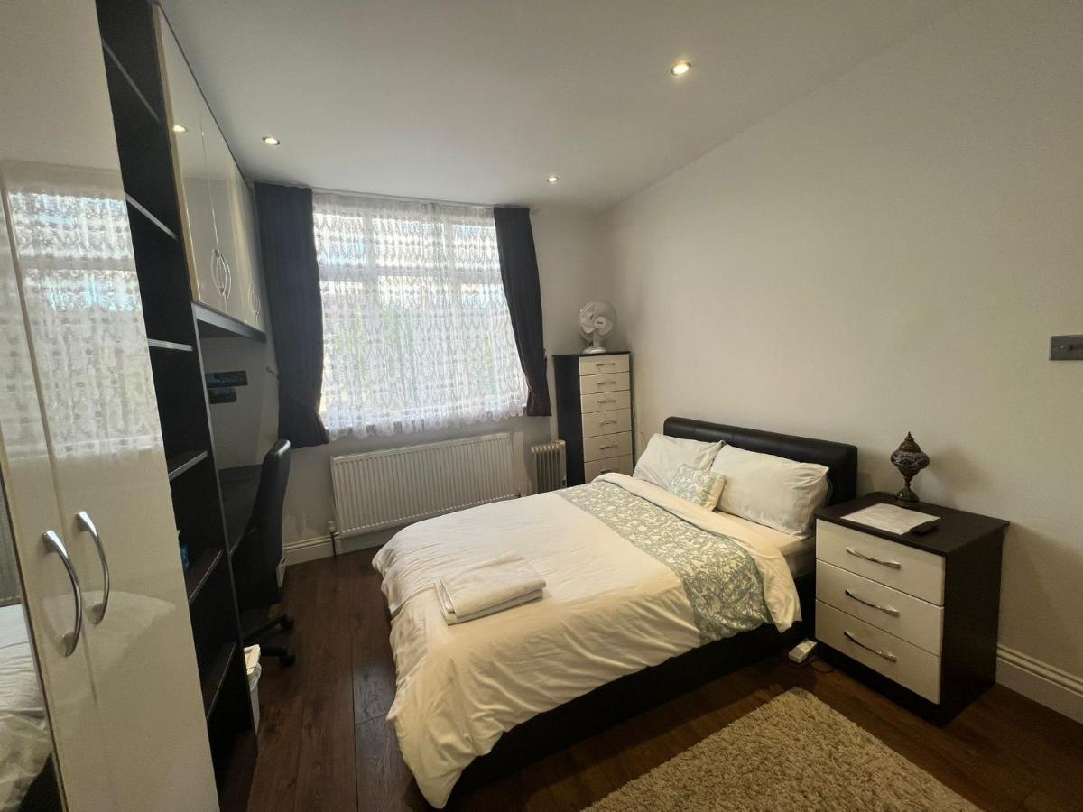 Deluxe Homestay Near Tottenham Hotspur Stadium London Bagian luar foto